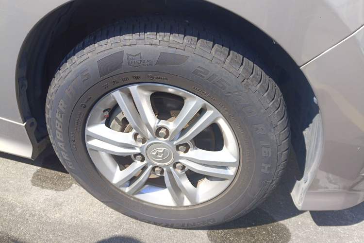 Used SAIC MAXUS G10 2018 PLUS 2.0T Automatic Elite Edition Right Front Wheel Hub