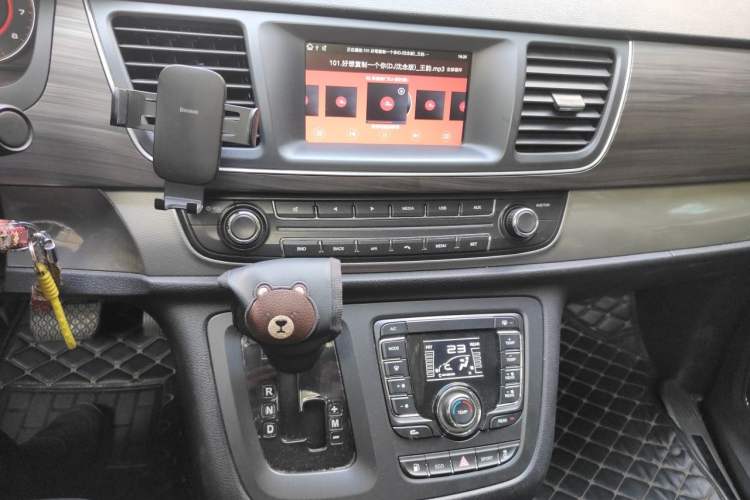 Used SAIC MAXUS G10 2018 PLUS 2.0T Automatic Elite Edition Audio And AC Panel