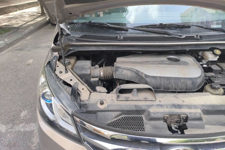 Used SAIC MAXUS G10 2018 PLUS 2.0T Automatic Elite Edition Engine Bay Right