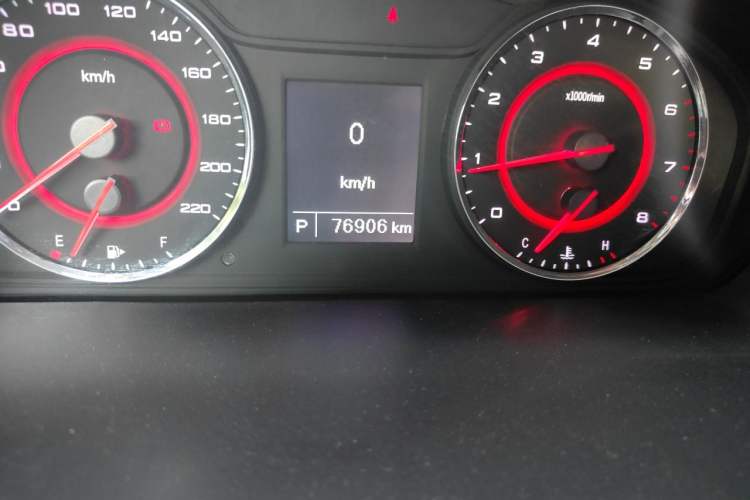 Used SAIC MAXUS G10 2018 PLUS 2.0T Automatic Elite Edition Odometer Close Up