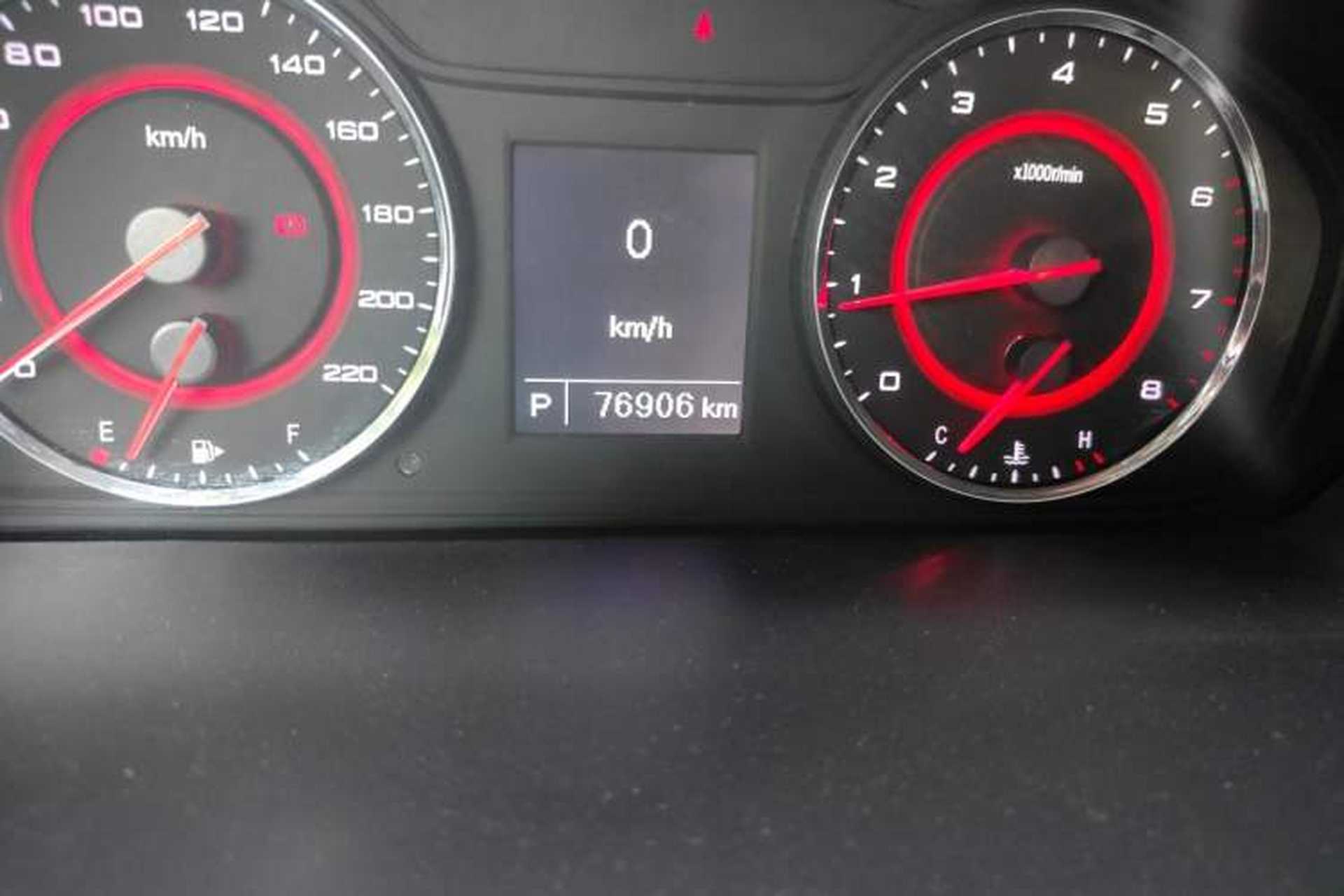 Used SAIC MAXUS G10 2018 PLUS 2.0T Automatic Elite Edition Odometer Close Up