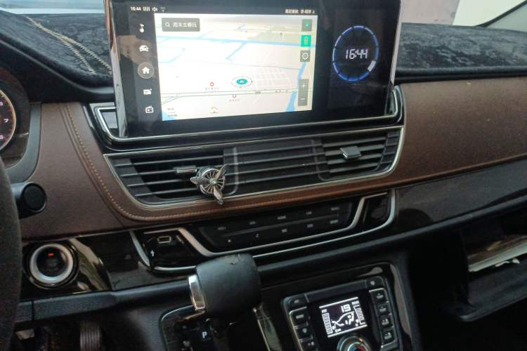 Used SAIC MAXUS G10 2018 PLUS 2.0T Automatic Luxury Edition Audio And AC Panel