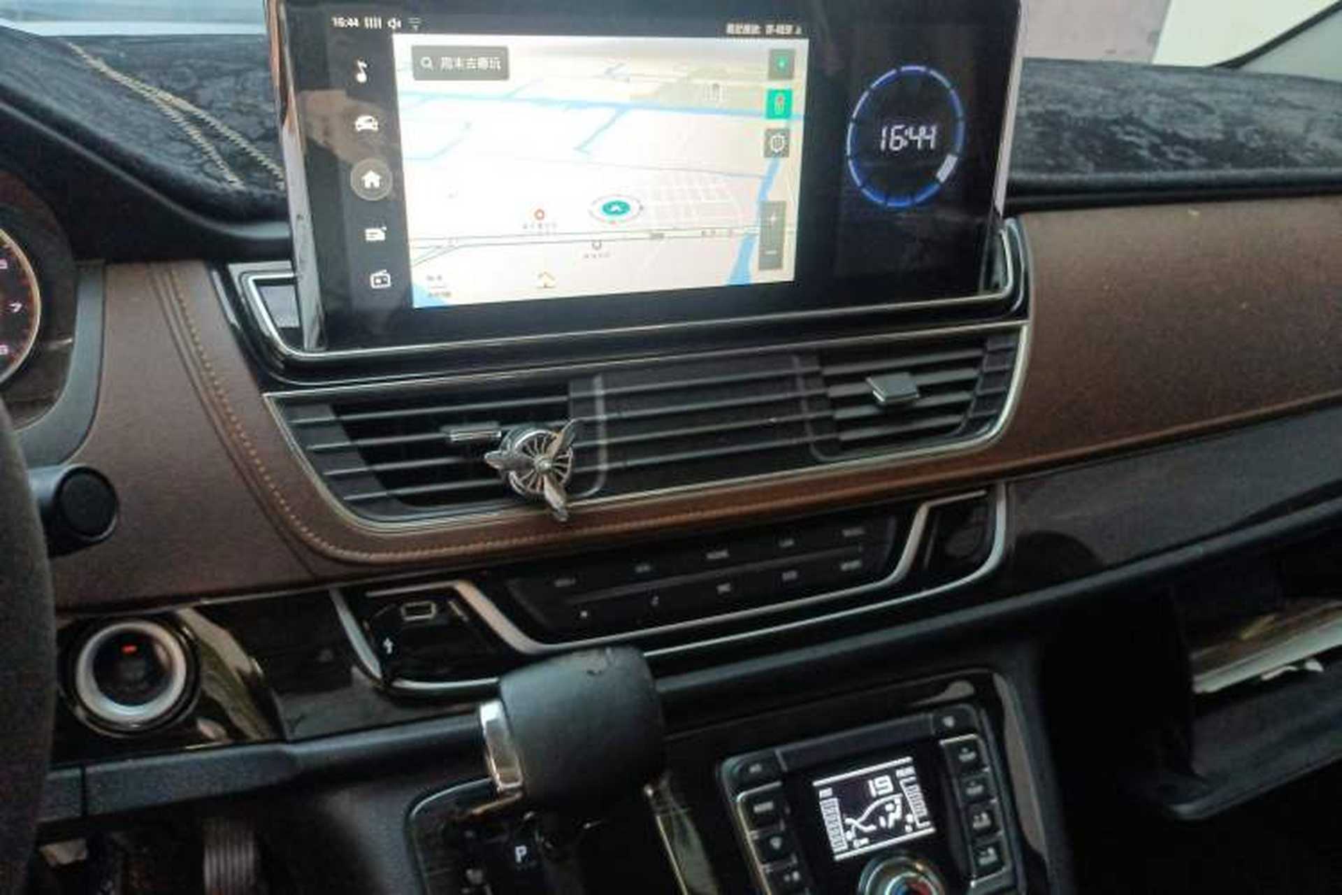 Used SAIC MAXUS G10 2018 PLUS 2.0T Automatic Luxury Edition Audio And AC Panel