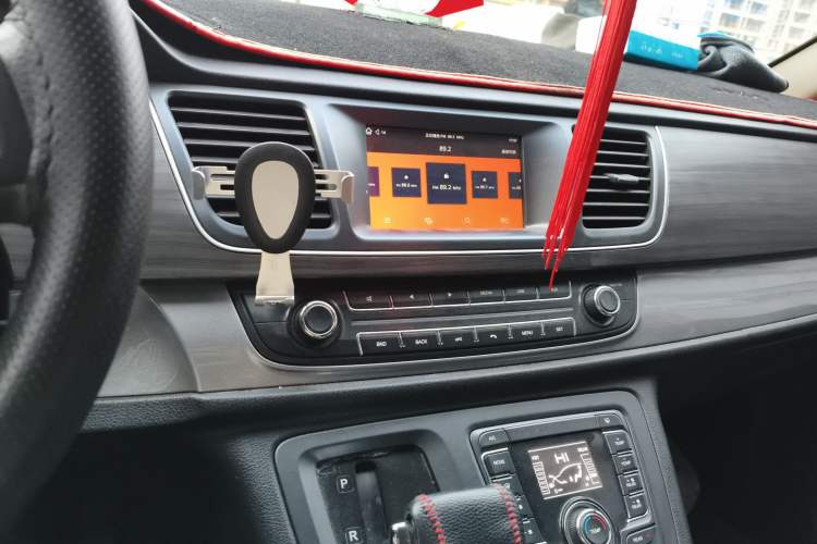 Used SAIC MAXUS G10 2018 PLUS 2.0T Automatic Elite Edition Audio And AC Panel