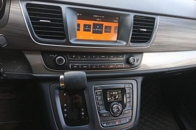 Used SAIC MAXUS G10 2018 PLUS 2.0T Automatic Elite Edition Audio And AC Panel