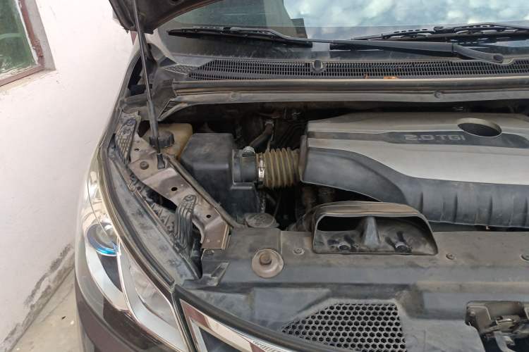 Used SAIC MAXUS G10 2018 PLUS 2.0T Automatic Luxury Edition Engine Bay Right