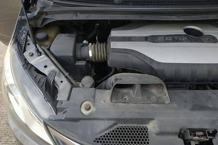 Used SAIC MAXUS G10 2018 PLUS 2.0T Automatic Elite Edition Engine Bay Right