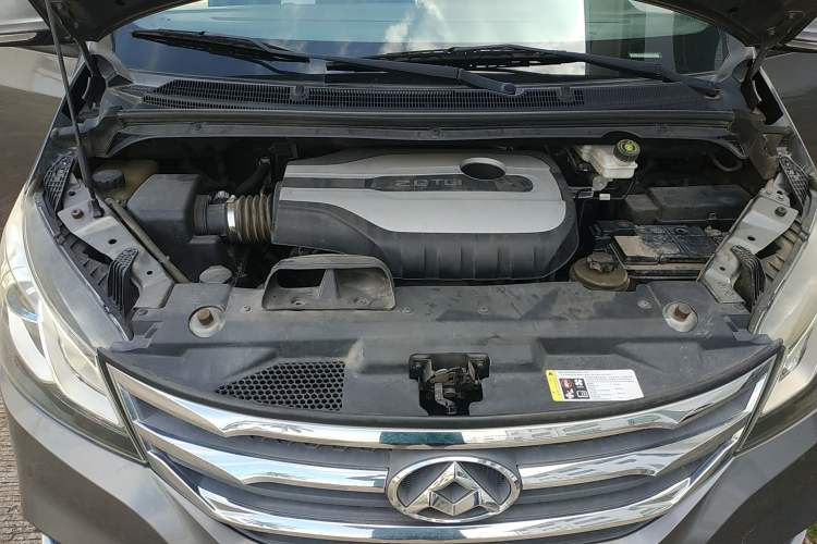 Used SAIC MAXUS G10 2018 PLUS 2.0T Automatic Elite Edition Engine Bay