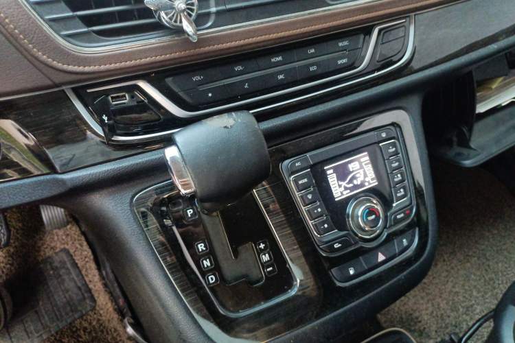 Used SAIC MAXUS G10 2018 PLUS 2.0T Automatic Luxury Edition Gear Lever