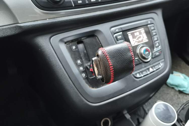 Used SAIC MAXUS G10 2018 PLUS 2.0T Automatic Elite Edition Gear Lever