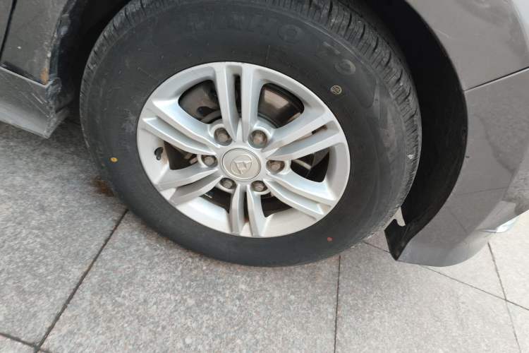 Used SAIC MAXUS G10 2018 PLUS 2.0T Automatic Elite Edition Right Front Wheel Hub