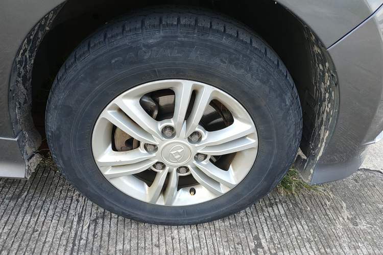 Used SAIC MAXUS G10 2018 PLUS 2.0T Automatic Elite Edition Right Front Wheel Hub