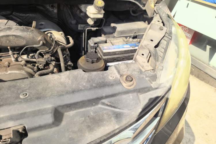 Used SAIC MAXUS G10 2018 PLUS 2.0T Automatic Flagship Edition Engine Bay Left