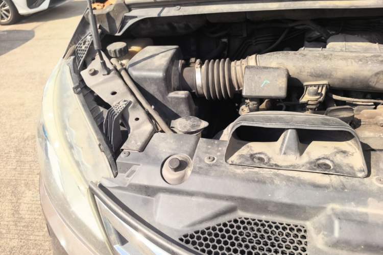 Used SAIC MAXUS G10 2018 PLUS 2.0T Automatic Flagship Edition Engine Bay Right