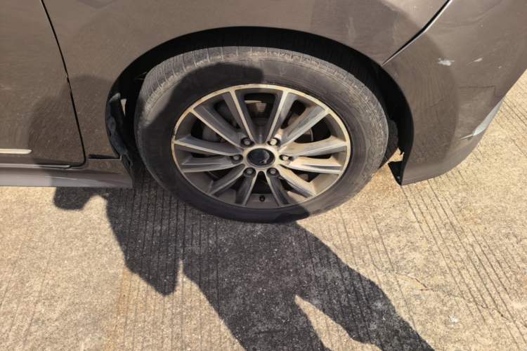 Used SAIC MAXUS G10 2018 PLUS 2.0T Automatic Flagship Edition Right Front Wheel Hub