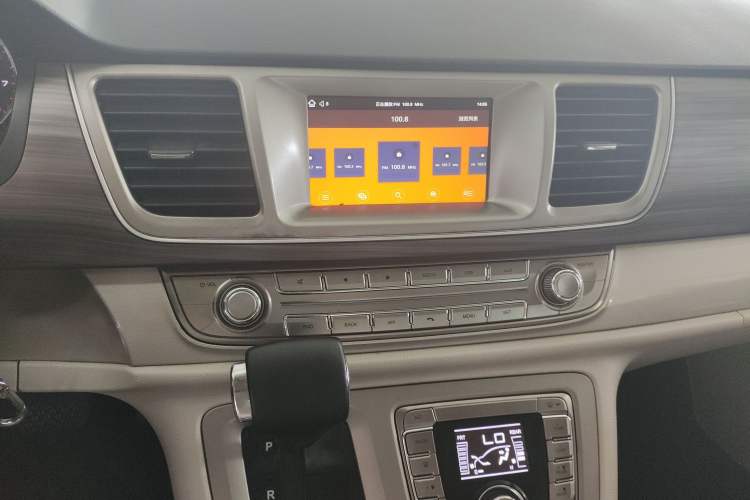 Used SAIC MAXUS G10 2018 PLUS 2.0T Automatic Elite Edition Audio And AC Panel