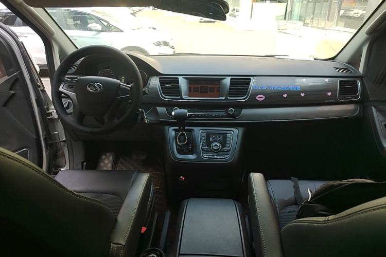 Used SAIC MAXUS G10 2018 PLUS 2.0T Automatic Elite Edition Center Console