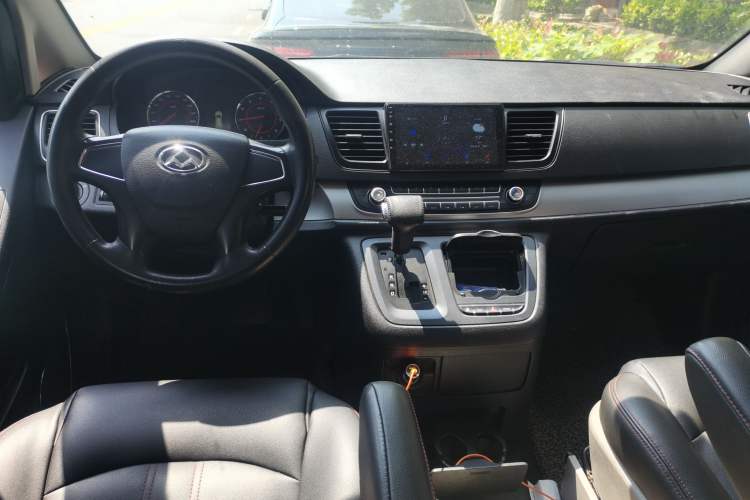 Used SAIC MAXUS G10 2018 PLUS 2.0T Automatic Elite Edition Center Console
