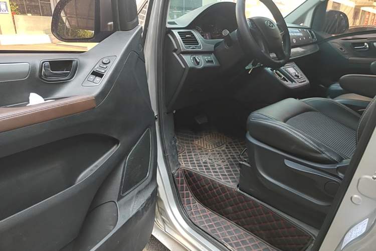 Used SAIC MAXUS G10 2018 PLUS 2.0T Automatic Elite Edition Driver Seat