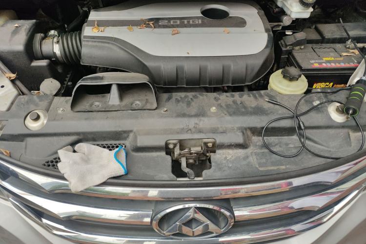 Used SAIC MAXUS G10 2018 PLUS 2.0T Manual Elite Edition Engine Bay