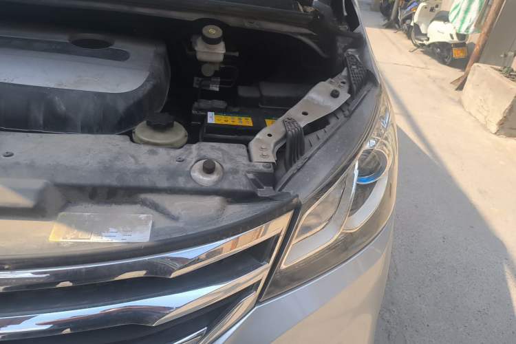 Used SAIC MAXUS G10 2018 PLUS 2.0T Automatic Executive Edition Engine Bay Left
