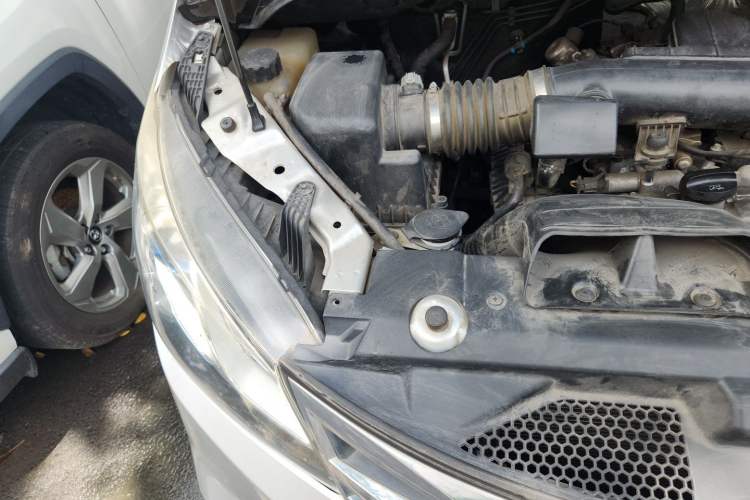 Used SAIC MAXUS G10 2018 PLUS 2.0T Automatic Smart Edition Engine Bay Right