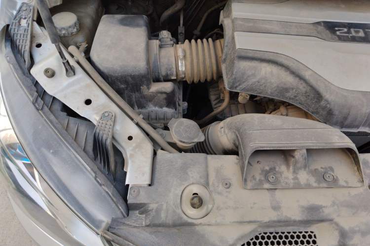 Used SAIC MAXUS G10 2018 PLUS 2.0T Automatic Elite Edition Engine Bay Right