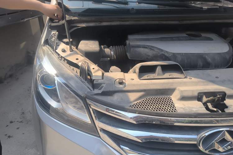 Used SAIC MAXUS G10 2018 PLUS 2.0T Automatic Executive Edition Engine Bay Right