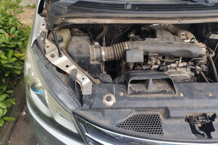 Used SAIC MAXUS G10 2018 PLUS 2.0T Automatic Elite Edition Engine Bay Right