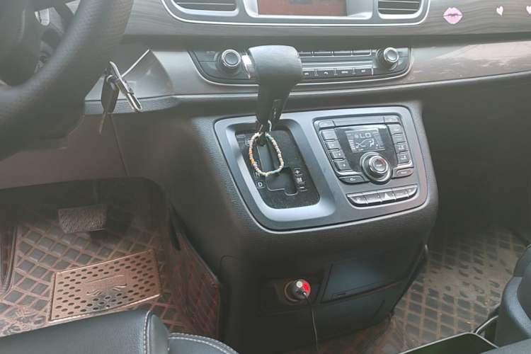 Used SAIC MAXUS G10 2018 PLUS 2.0T Automatic Elite Edition Gear Lever