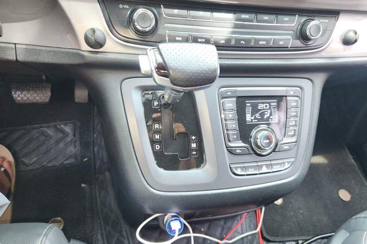Used SAIC MAXUS G10 2018 PLUS 2.0T Automatic Smart Edition Gear Lever