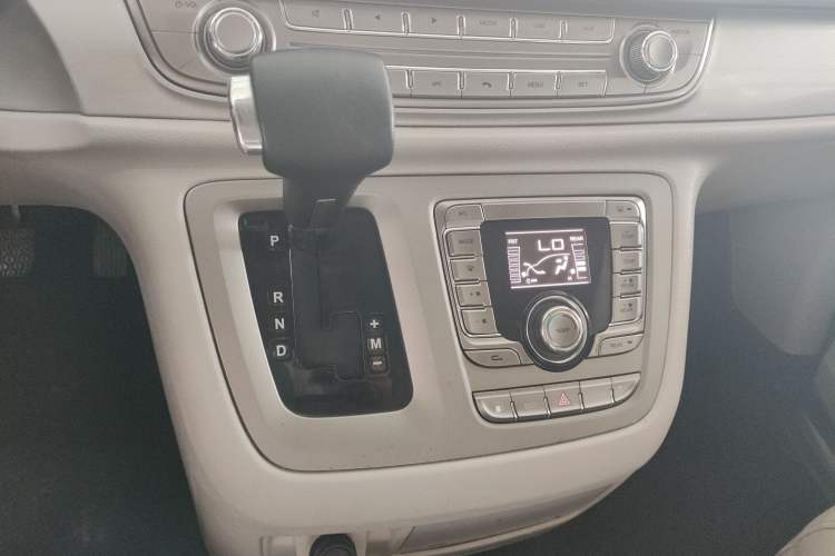 Used SAIC MAXUS G10 2018 PLUS 2.0T Automatic Elite Edition Gear Lever