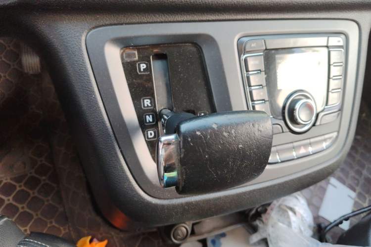 Used SAIC MAXUS G10 2018 PLUS 2.0T Automatic Elite Edition Gear Lever