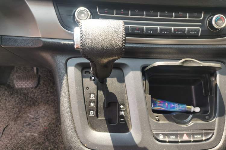 Used SAIC MAXUS G10 2018 PLUS 2.0T Automatic Elite Edition Gear Lever