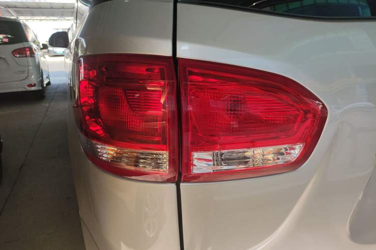 Used SAIC MAXUS G10 2018 PLUS 2.0T Automatic Elite Edition Left Rear Taillight