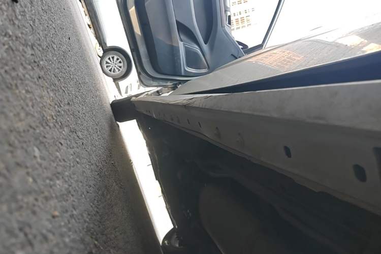 Used SAIC MAXUS G10 2018 PLUS 2.0T Automatic Elite Edition Left Side Sill