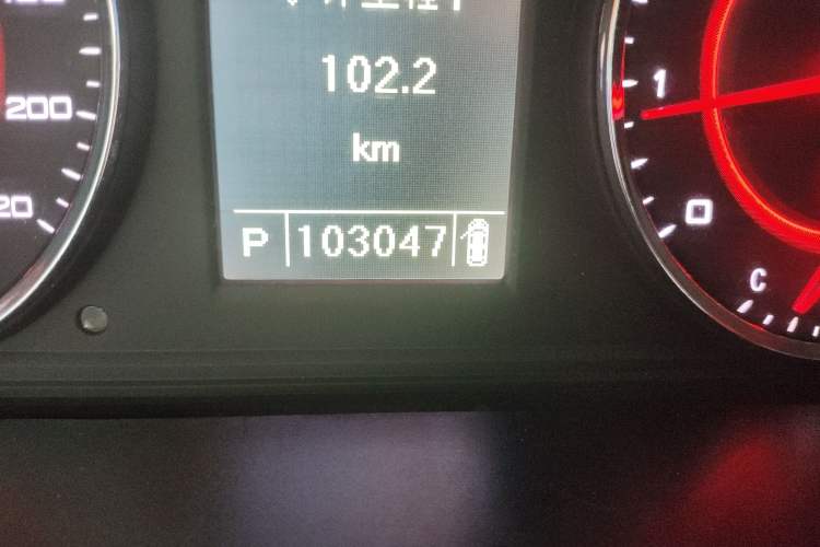 Used SAIC MAXUS G10 2018 PLUS 2.0T Automatic Elite Edition Odometer Close Up