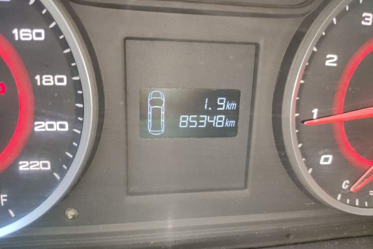 Used SAIC MAXUS G10 2018 PLUS 2.0T Manual Elite Edition Odometer Close Up
