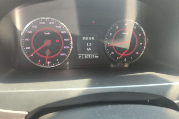 Used SAIC MAXUS G10 2018 PLUS 2.0T Automatic Executive Edition Odometer Close Up