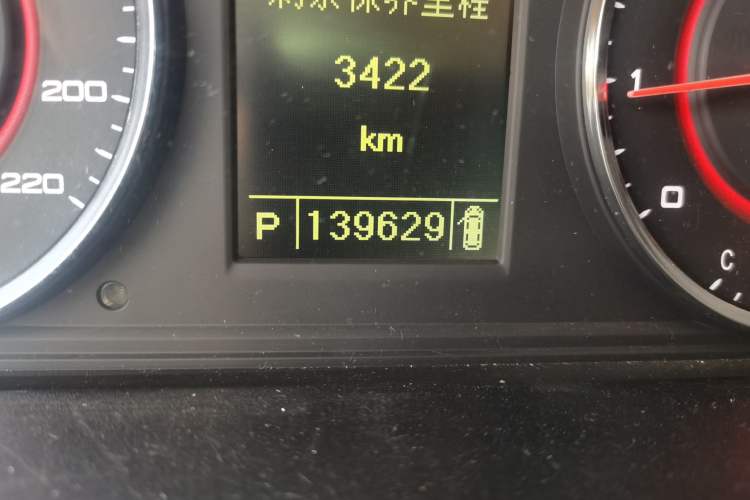 Used SAIC MAXUS G10 2018 PLUS 2.0T Automatic Elite Edition Odometer Close Up