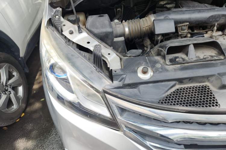 Used SAIC MAXUS G10 2018 PLUS 2.0T Automatic Smart Edition Right Front Headlight