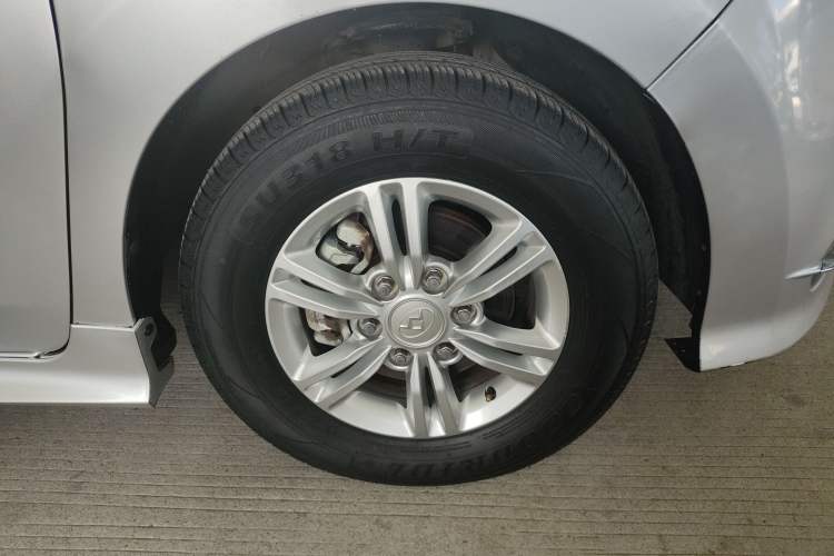 Used SAIC MAXUS G10 2018 PLUS 2.0T Automatic Elite Edition Right Front Wheel Hub