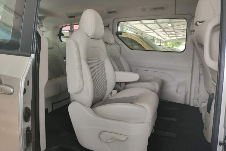 Used SAIC MAXUS G10 2018 PLUS 2.0T Automatic Elite Edition Right Rear Seat