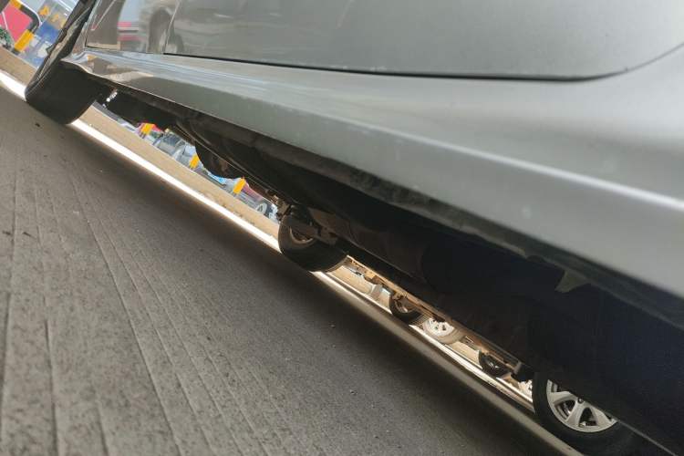 Used SAIC MAXUS G10 2018 PLUS 2.0T Automatic Elite Edition Right Side Sill