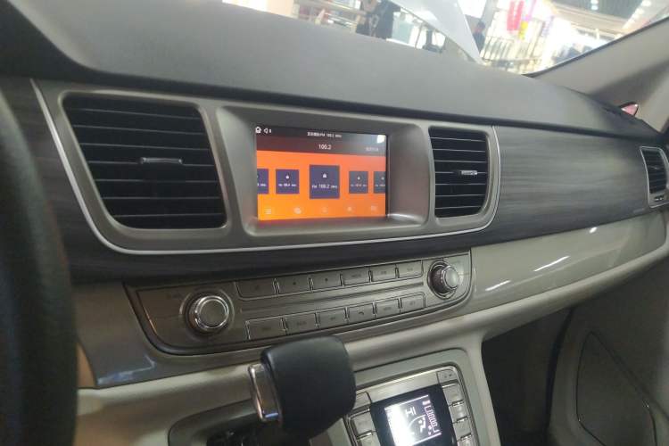 Used SAIC MAXUS G10 2018 PLUS 2.0T Automatic Smart Edition Audio And AC Panel
