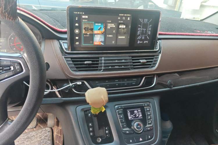 Used SAIC MAXUS G10 2018 PLUS 2.0T Automatic Luxury Executive Edition Audio And AC Panel