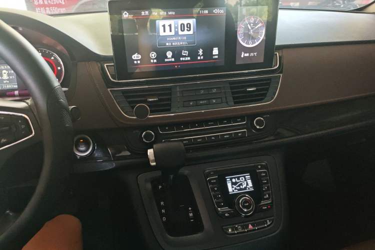 Used SAIC MAXUS G10 2018 PLUS 1.9T Automatic Luxury Executive Edition Diesel Audio And AC Panel