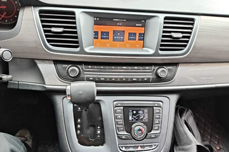 Used SAIC MAXUS G10 2018 PLUS 2.0T Automatic Elite Edition Audio And AC Panel