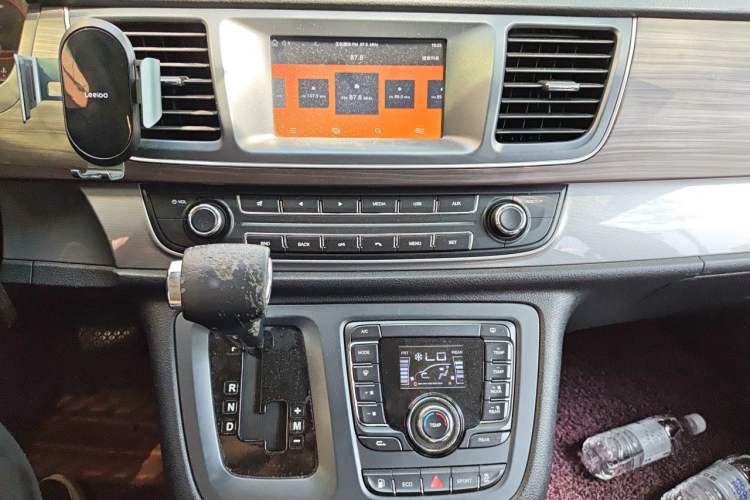 Used SAIC MAXUS G10 2018 PLUS 2.0T Automatic Elite Edition Audio And AC Panel