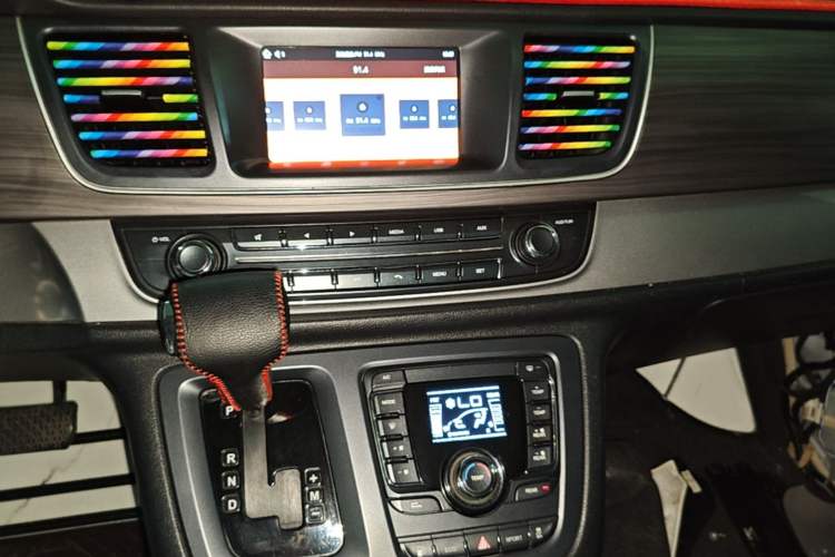 Used SAIC MAXUS G10 2018 PLUS 2.0T Automatic Smart Edition Audio And AC Panel